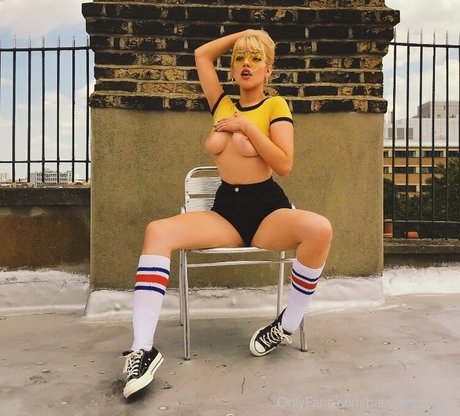 Missbunnybrown star photo