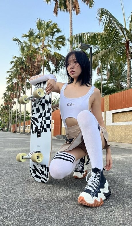 lil kris xo model sexy picture