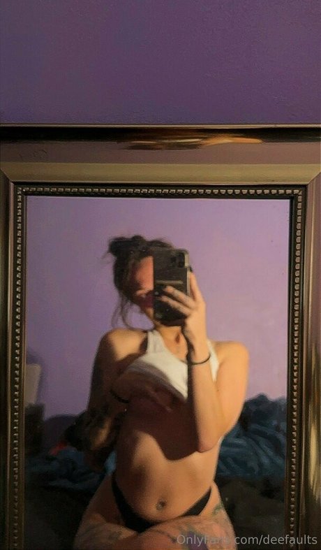 deefaults erotic star img