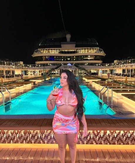 Cinthia Cruz star exclusive photos