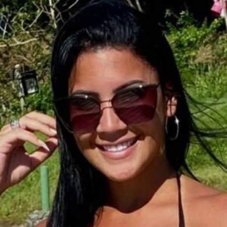 Ianka Reis model art galleries