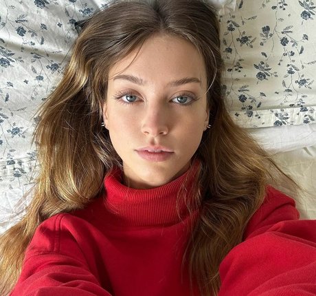 Lauren Cantrell model art gallery