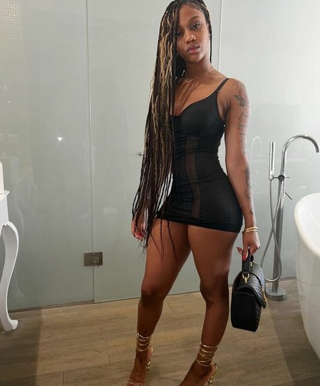 Yuno Zaza pornstar beautiful picture