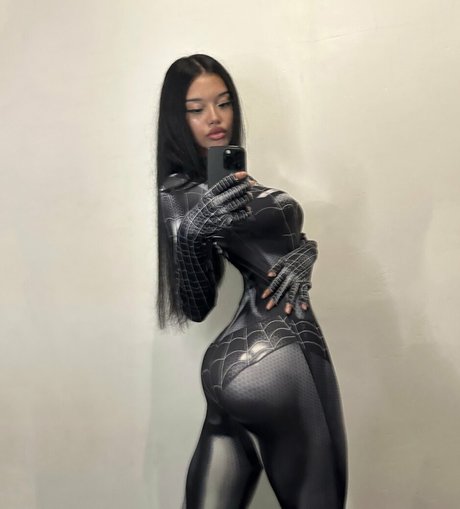 Naribnb nice actress pic