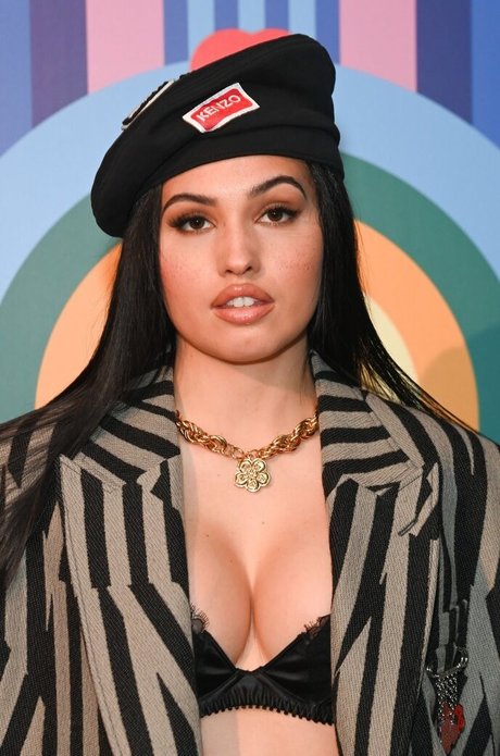 Mabel McVey pornstar exclusive photos