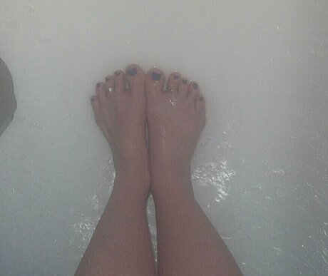 Emrrowley nudes actress archive