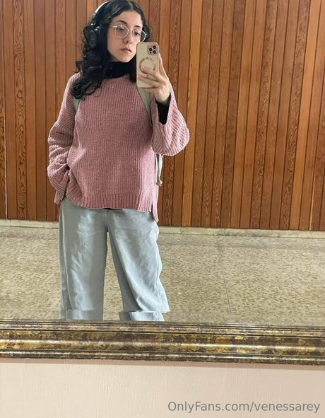 venessarey best model pic