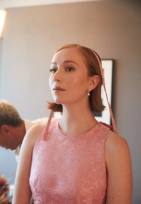 Hannah Einbinder star adult pics