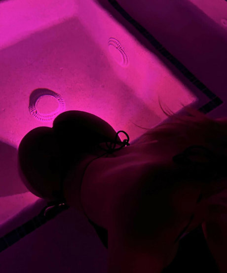 mariekass22 exclusive model image