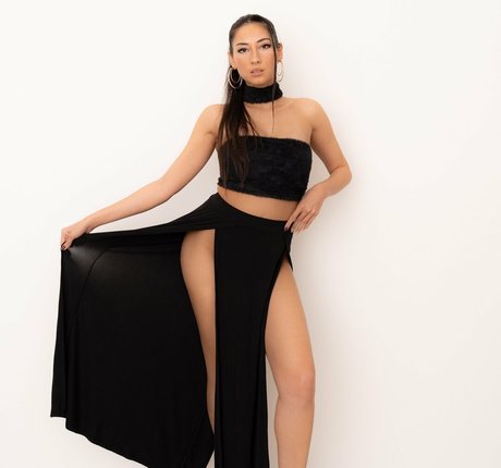 ZaraOnDemand pornstar naked pictures