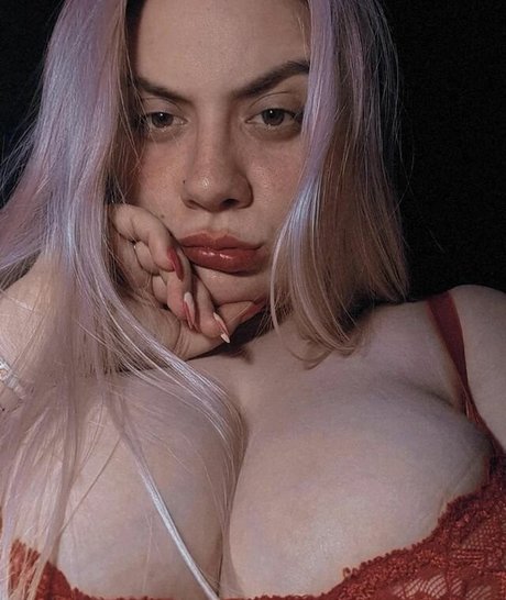 Leonela Cesar pretty model gallery