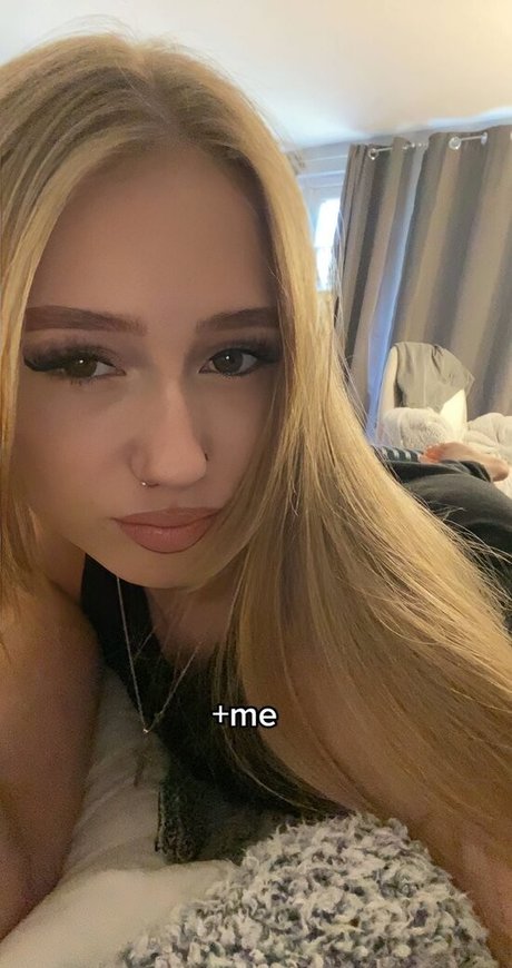 a mae 04 erotic model image