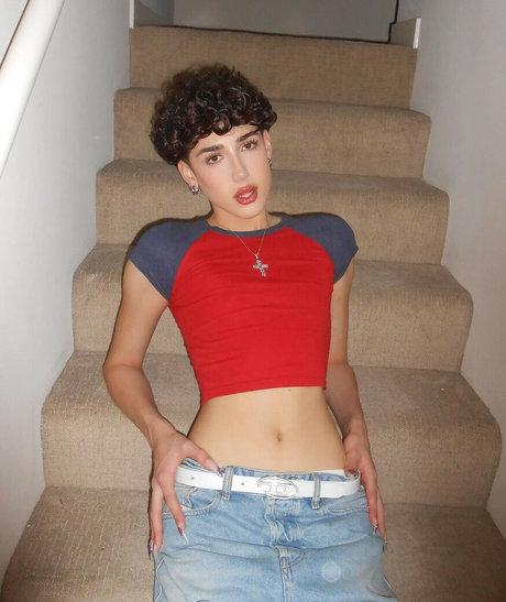 Daus Mendoza model sexy pic