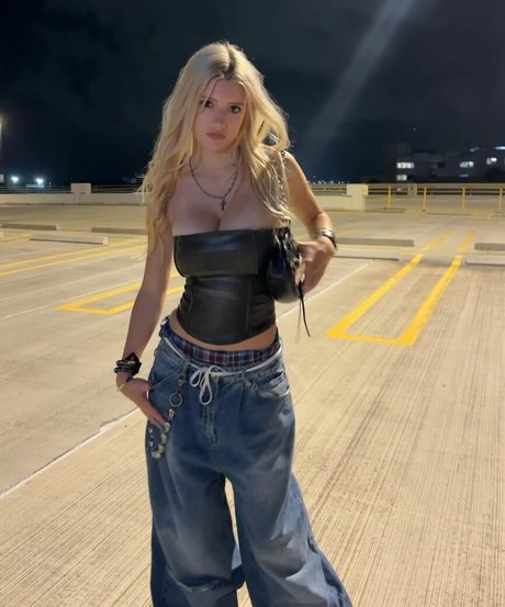 rchhhll model exclusive photo