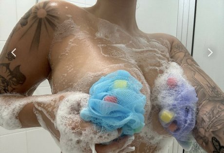 janieceandisaiah nude model photo