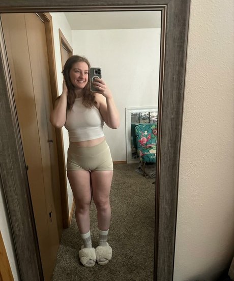 Adorablelilli sexy model images