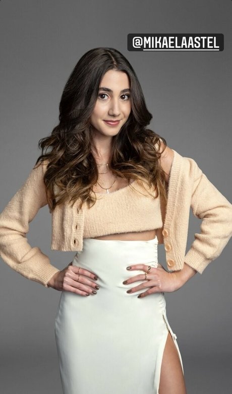 Mikaela Astel model top photo