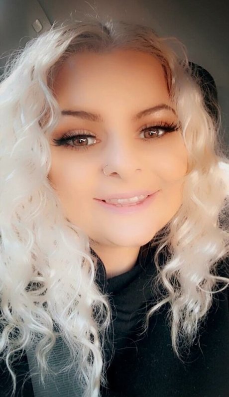 Charley Mairs sexy model pic