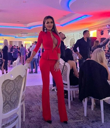 Iulia Carmen star sexy pictures