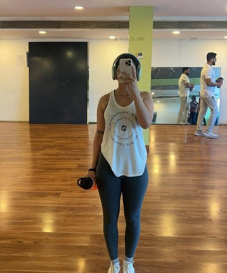 Fiza Choudhary hd pornstar photos