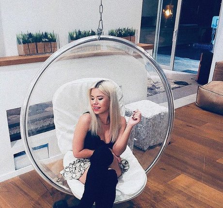 Shelly Cohen model nice image