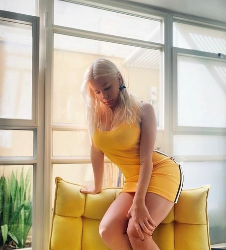 Shelly Cohen high quality star images