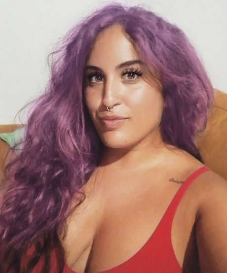 elviabombon pretty model photo