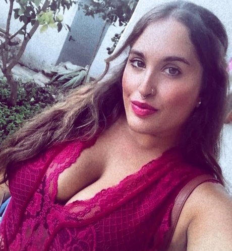 elviabombon Profile pic