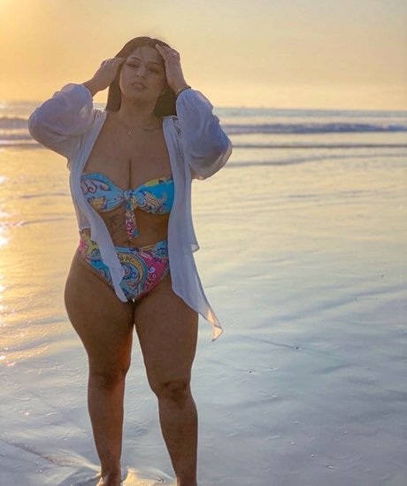 Janet Jae hot star images