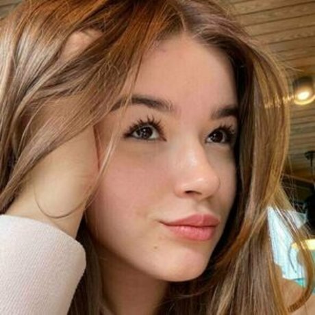 miiraamii art actress photo