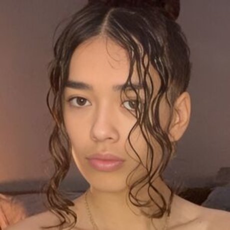 Leyalikesyou pornstar img