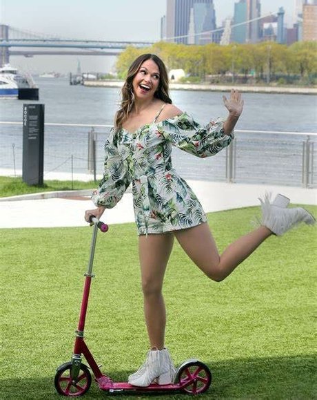 Sutton Foster exclusive model image