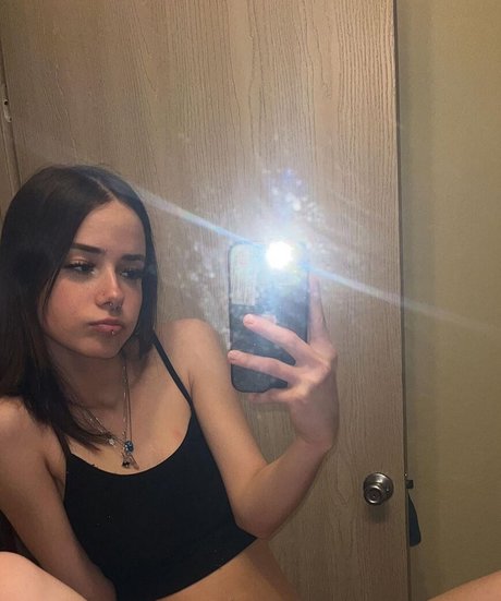 MiaaSsancheezz model erotic pic