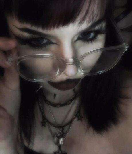 brattygirlllxo model art img