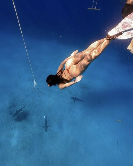 Tara Yummy model sex pics