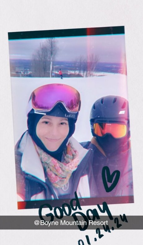 deedeers nude model image