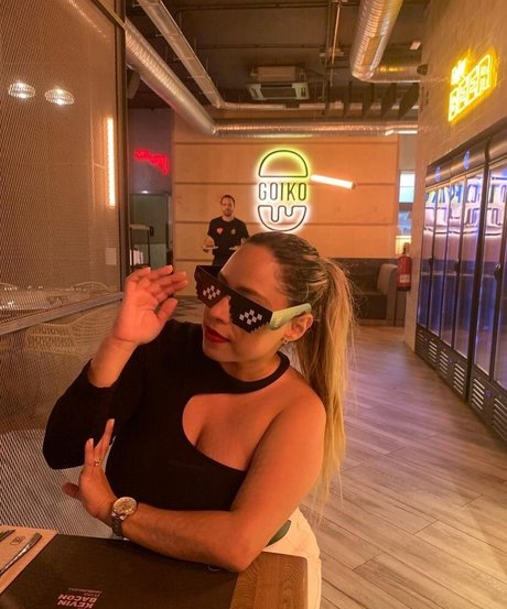 Akaren model beautiful img