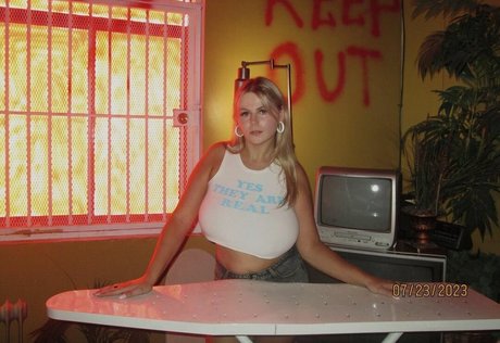 Emspensiveemily pornstar adult pics