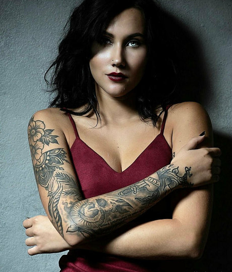 tully banks naked star photos