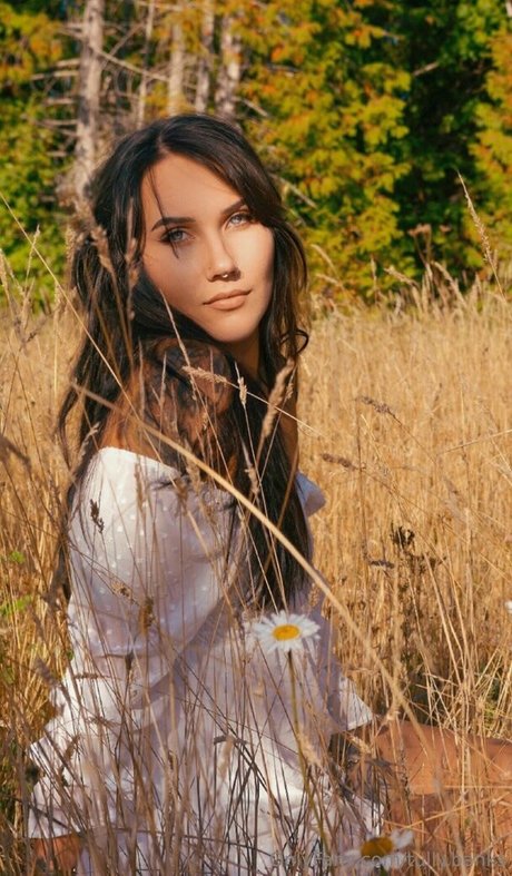 tully banks xxx model pics