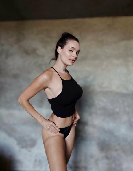 deedeerczfree model top images