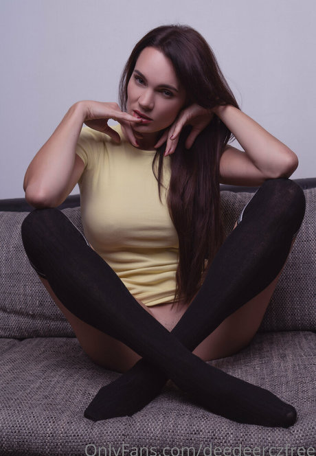 deedeerczfree naked star picture