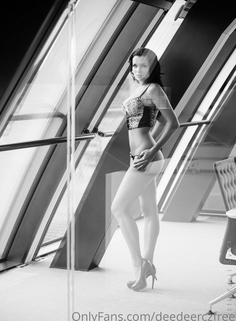 deedeerczfree beautiful actress pic