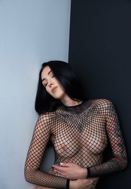 _Poison lips_ adult model photos