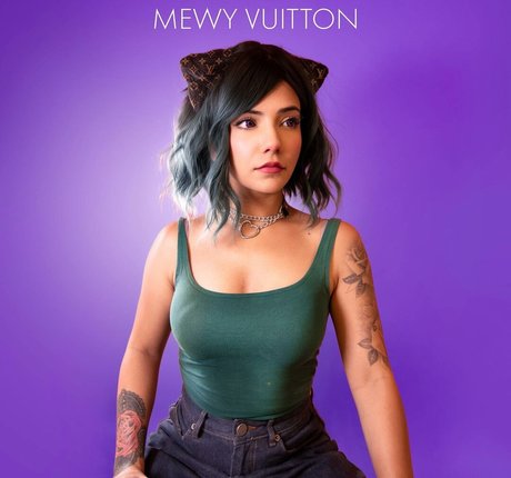 Saaniyax erotic actress photo