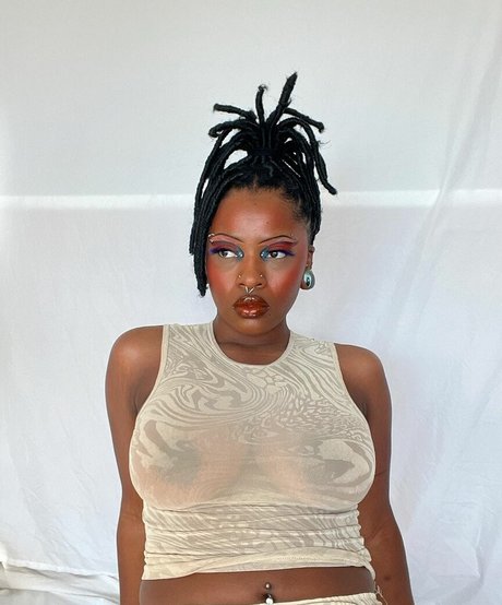 Jacinda top actress pic