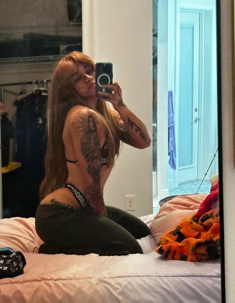 PoofBallDemon free actress img