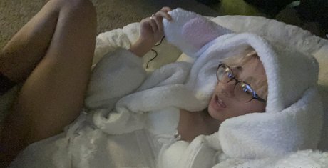 gremlinbae nudes model image