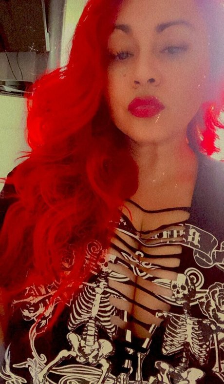 Sassigirl69 erotic model gallery