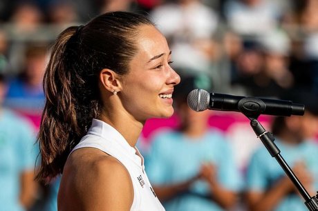 Zeynep Sonmez model art archive